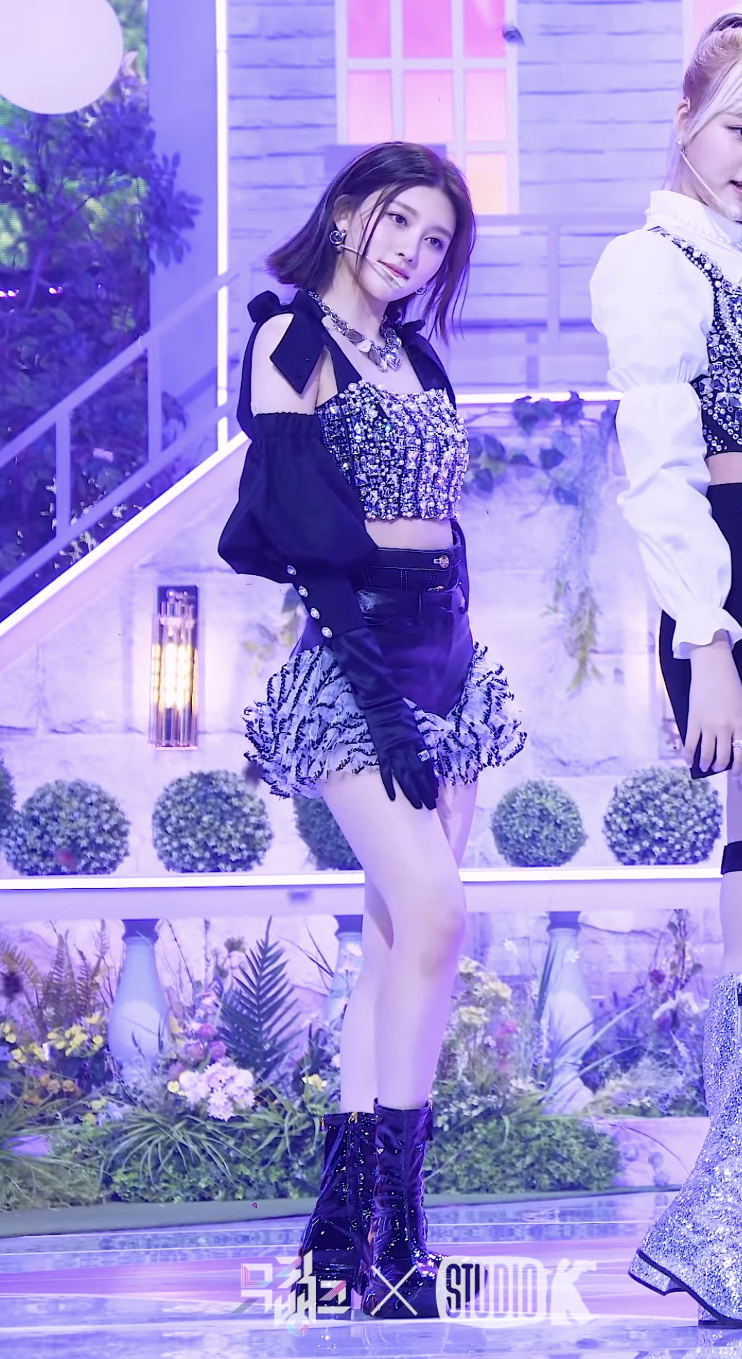 [잡담] 아이돌 무대의상이랑 화장 진짜 화려하구나 | 인스티즈