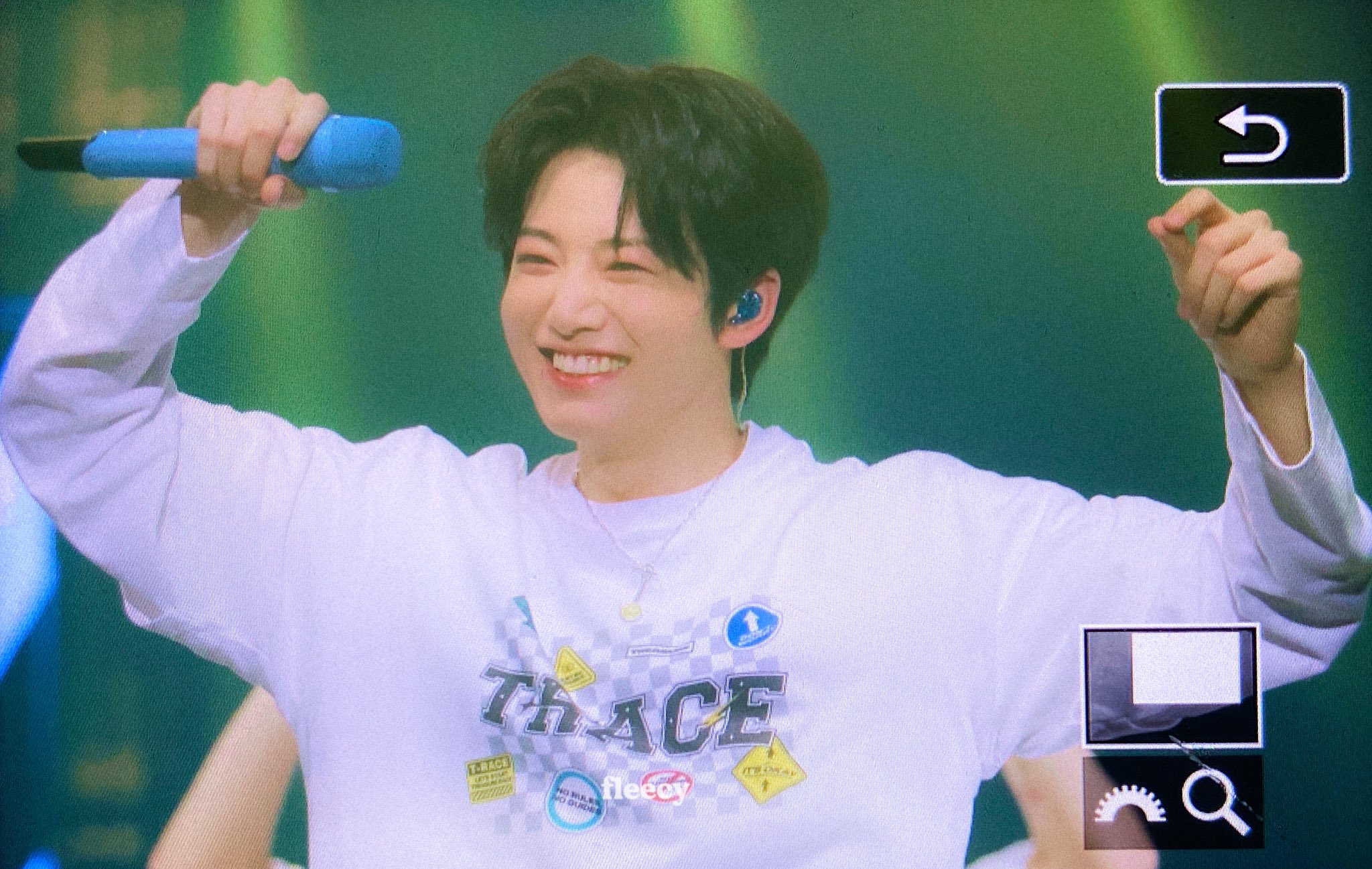 [잡담] 어떻게 안 사랑해요 이렇게 웃고만 있는데.. | 인스티즈