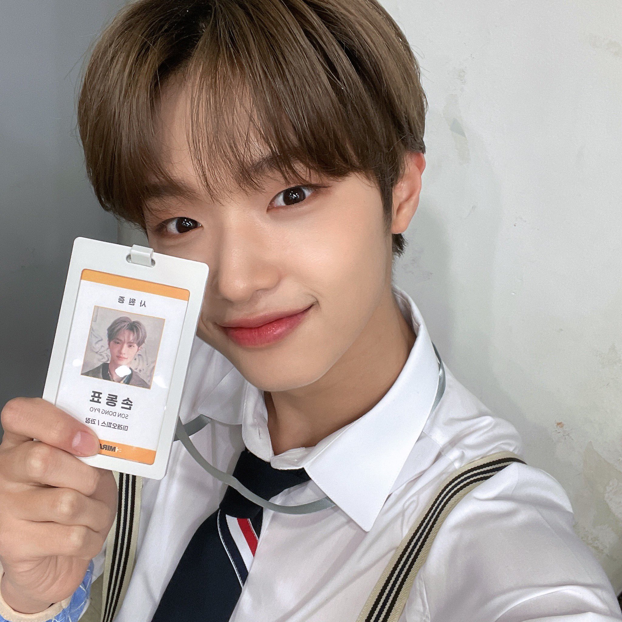 [잡담] 얘들아 손동표 최근 사진 좀 봐....... 이제 우리가 알던 애기가 아님 | 인스티즈