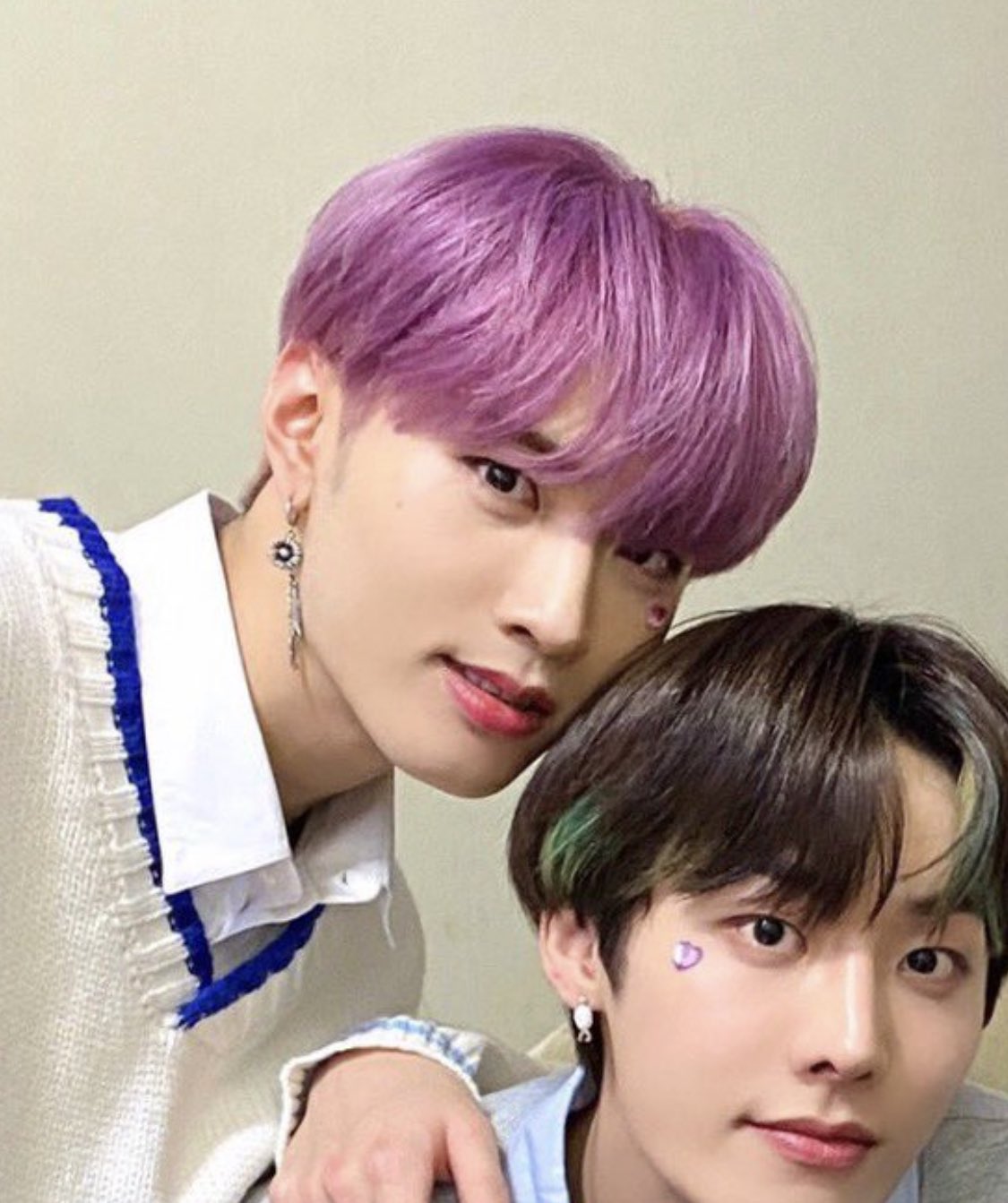 [잡담] 4세대 02년생 남돌중에 개슬린더 몸매에 비주얼 멤버 추천합니다 | 인스티즈