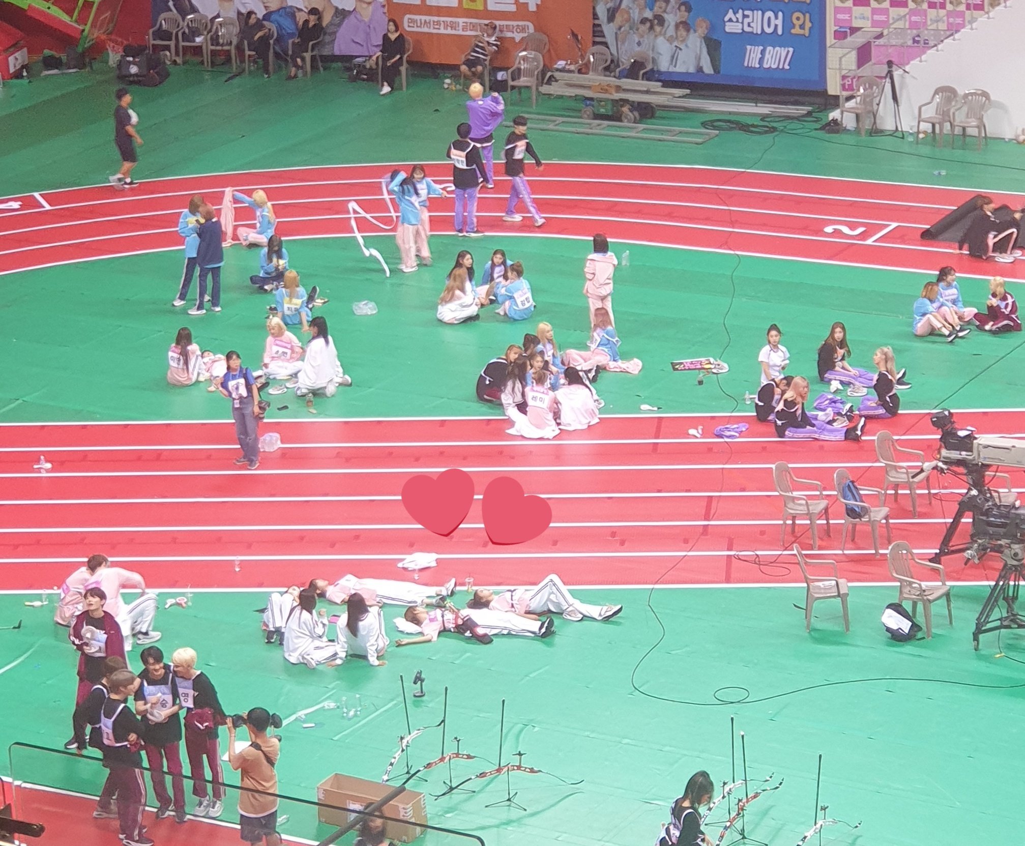 [잡담] 아육대에서 우주소녀만 냅다 드러누운거 개웃겨ㅋㅋ | 인스티즈