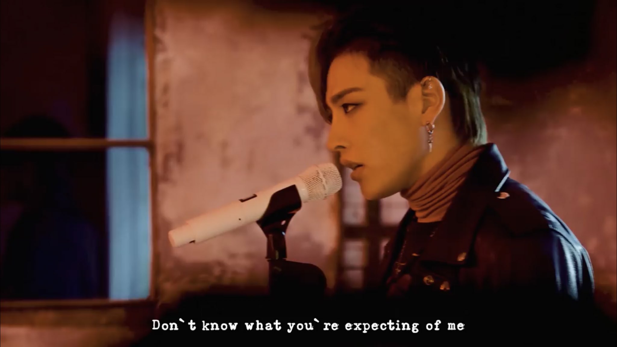 [잡담] 어떤 스타일링이든 찰떡같이 어울려서 스타일리스트가 온갖 실험 다 해본다는 게 학계의 정설.. | 인스티즈