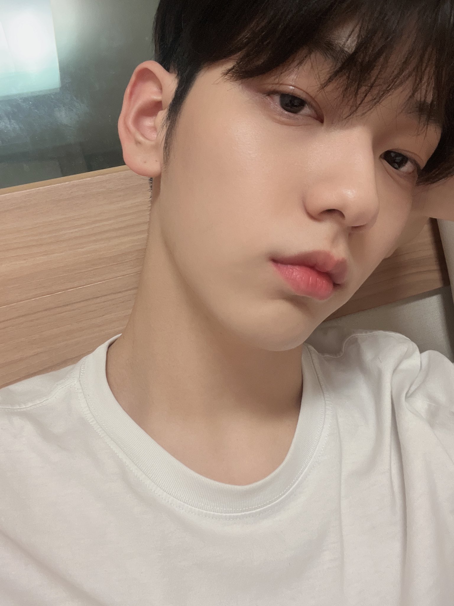 [잡담] 투바투 수빈이 귀척 ㅎㅎ… 이라면서 올린 셀카 | 인스티즈