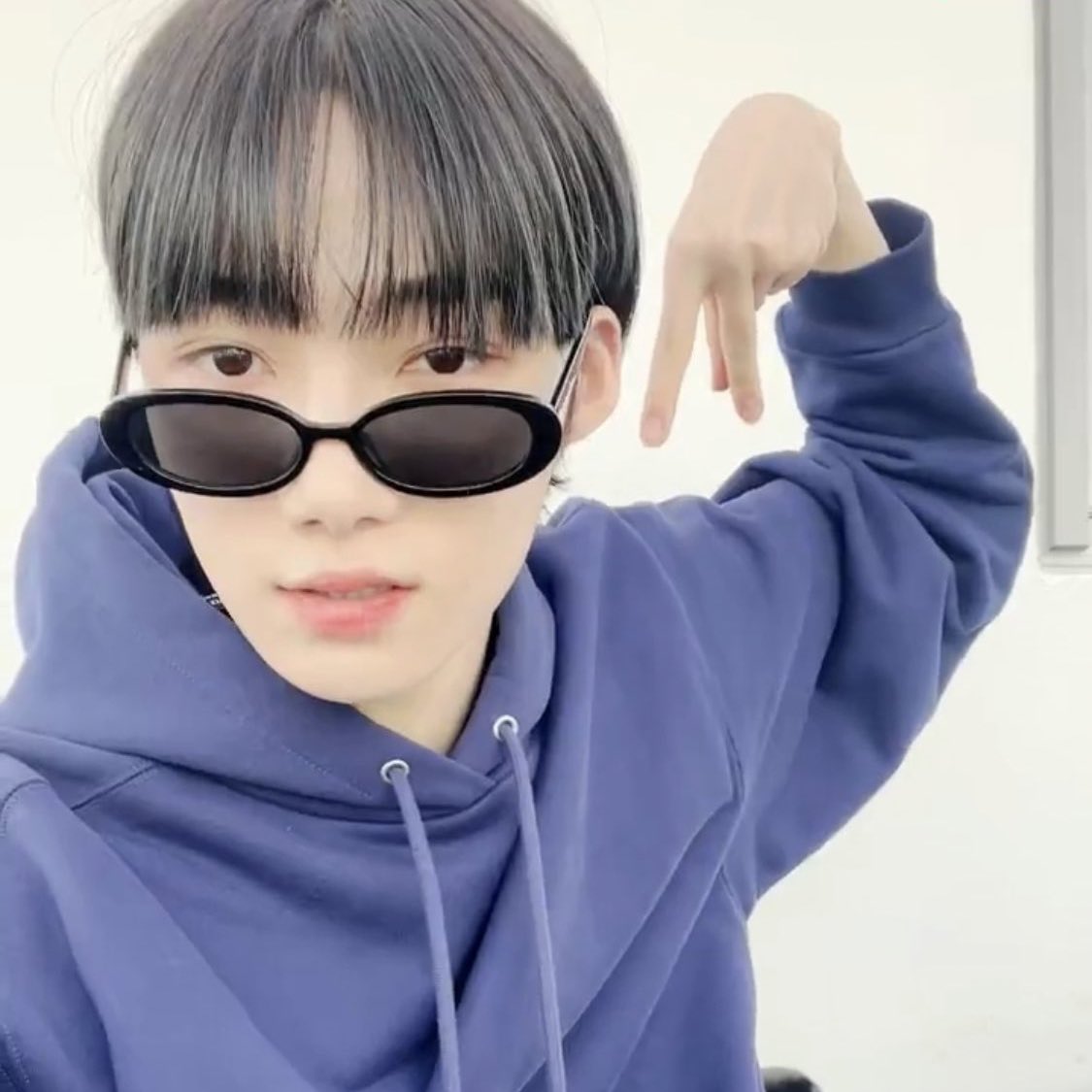 [잡담] 아이돌에게 "지만 못하쥬?” 라고 톡 보내는 회사가 있다?? | 인스티즈