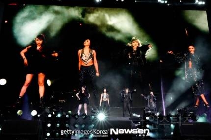 2NE1, 해체 6년만 재결합 무대 어땠나…美코첼라 압도한 카리스마 | 인스티즈
