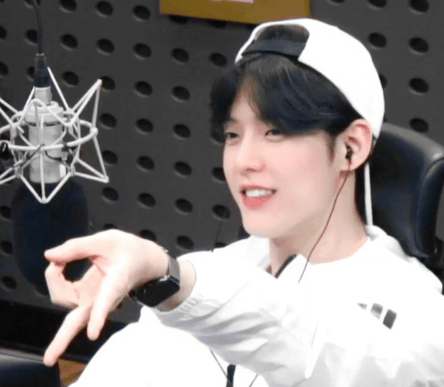 [잡담] 키스더라디오 디제이 갸루피스 하는거 볼 사람 | 인스티즈