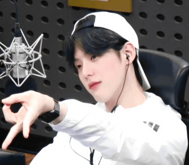 [잡담] 키스더라디오 디제이 갸루피스 하는거 볼 사람 | 인스티즈