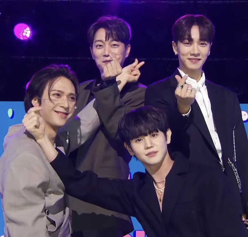 [잡담] 하이라이트는 군대갔다와도 특유의 | 인스티즈