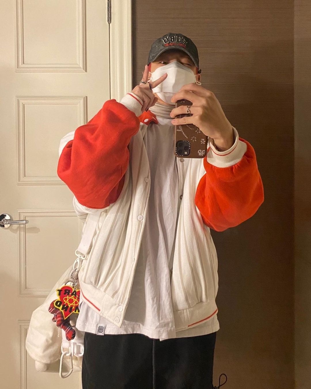 [잡담] 되게 힙한 편인데 무난한 것도 귀엽고 잘 어울려 | 인스티즈