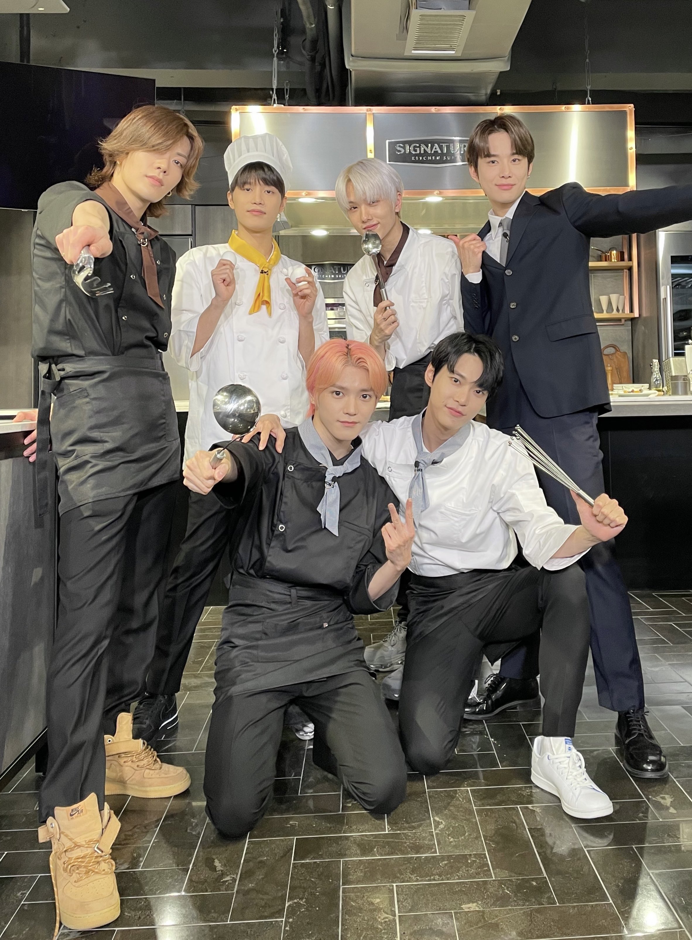 [잡담] 엔시티 공계에 올라온 사진 2개 관리자가 실수로 같은 사진 올리고 욕 먹기 싫어서 안 내린걸까 | 인스티즈