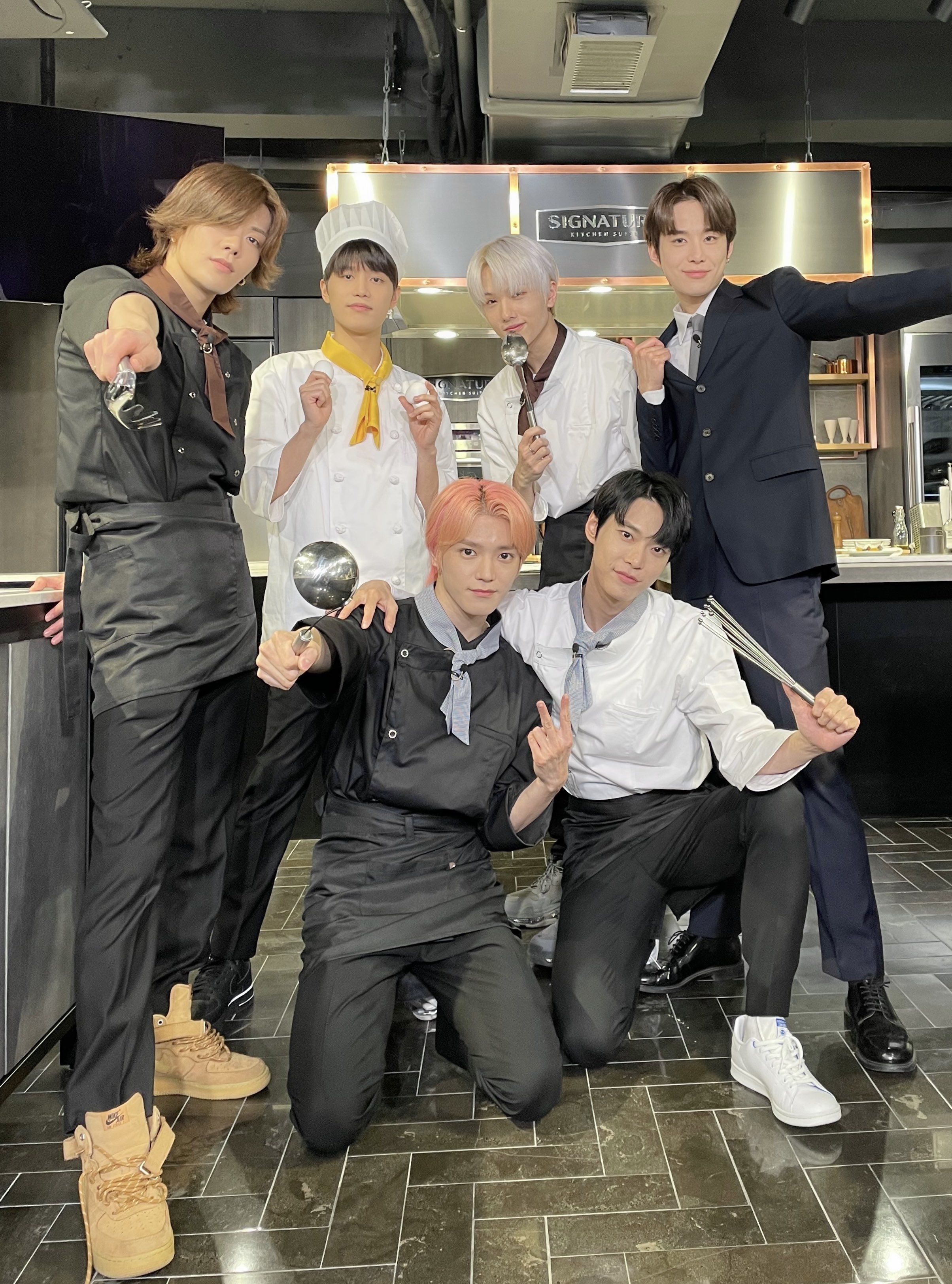 [잡담] 엔시티 공계에 올라온 사진 2개 관리자가 실수로 같은 사진 올리고 욕 먹기 싫어서 안 내린걸까 | 인스티즈