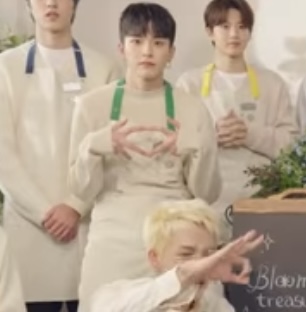 [잡담] 트레저 아사히 팀구호 외칠 때 로고 미리 만들어두고 있는데 | 인스티즈