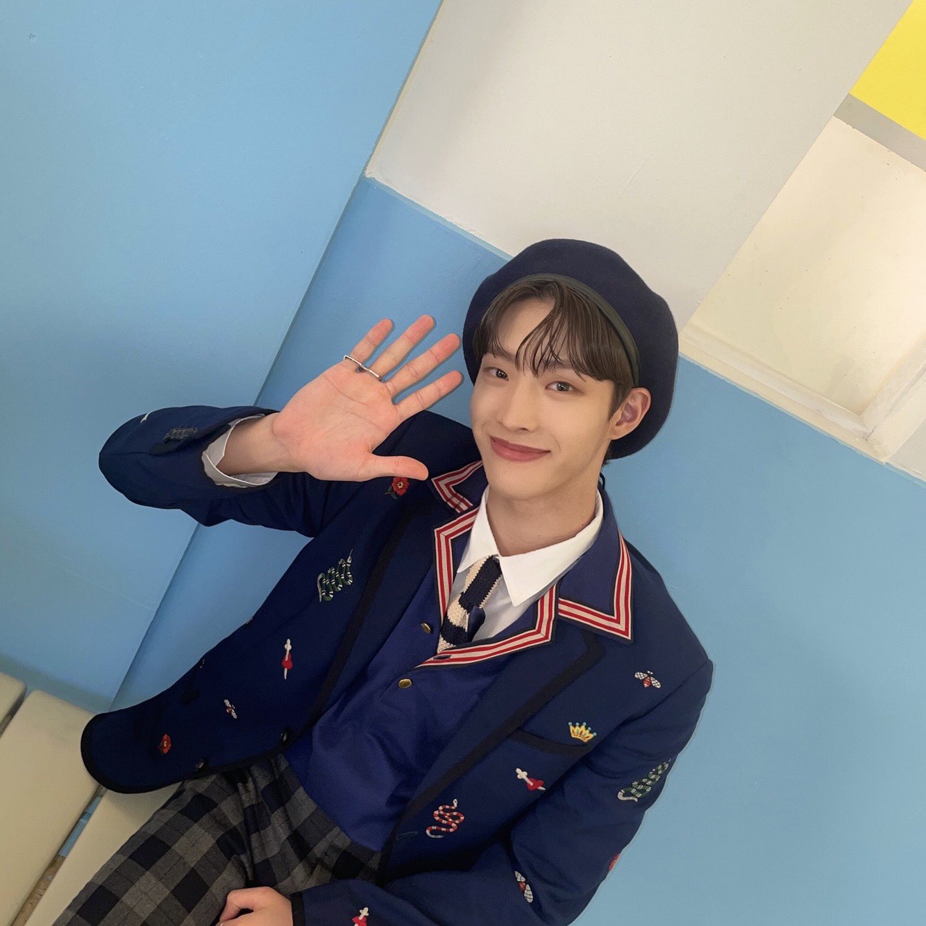 [잡담] 데뷔 4일차 신인이라 맛집 해시태그 모르는 우리애들 어떡함 | 인스티즈