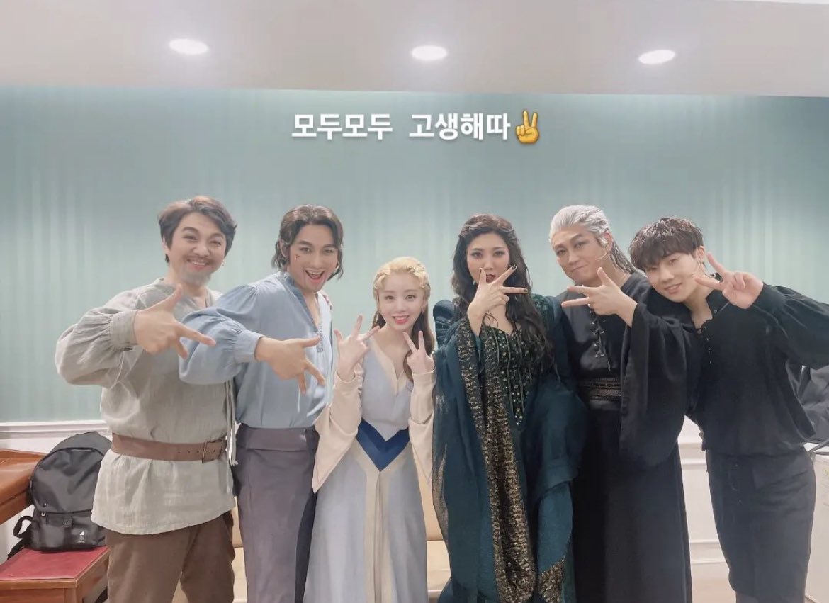 [잡담] 김성규 이 날은 혼자 케이포즈 안 하고 딴짓하더니 | 인스티즈