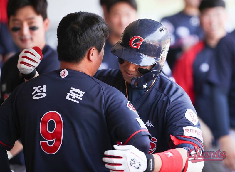 이렇게 자이언츠 로고 박힌 사진 어디에 올라오는거야??? | 인스티즈