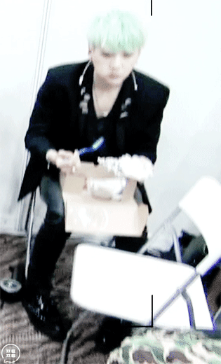 [잡담] ㅇㄴ 슈가 먹는거 보고 누가 입안에 수분이 부족해보인대 | 인스티즈