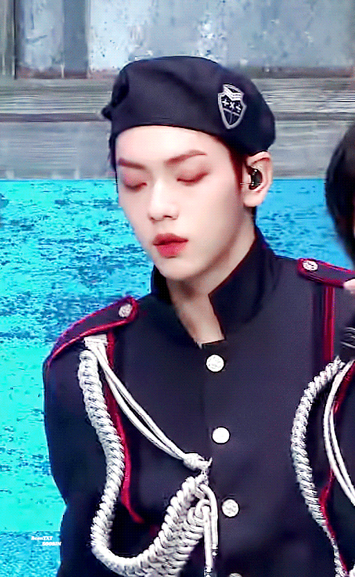 [잡담] 투바투 수빈 진짜 남자답(어휘력의부족으로적절하게대체할단어를찾지못했습니다죄송합니다)게 잘생김... 특히 요즘..... | 인스티즈