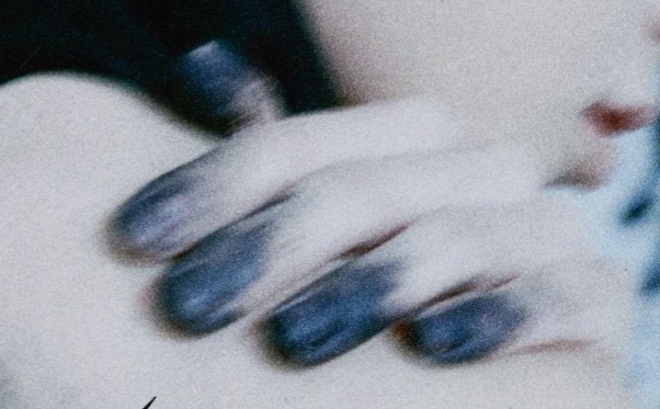 [잡담] 와중에 손이 너무 이쁘다... | 인스티즈