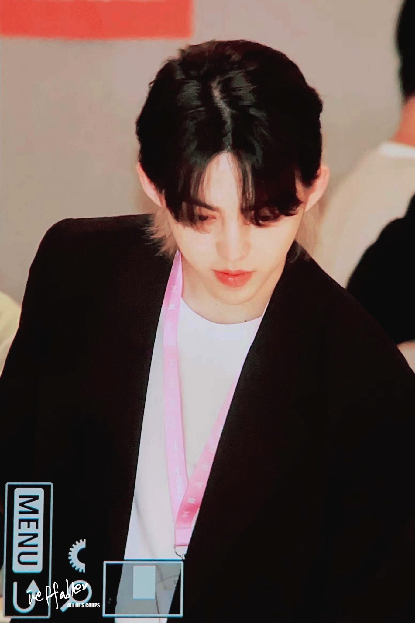 [잡담] 난 내 가수를 셀프결제기 앞에서 볼 줄 몰랐음 ㅈㅇ 세븐틴 | 인스티즈