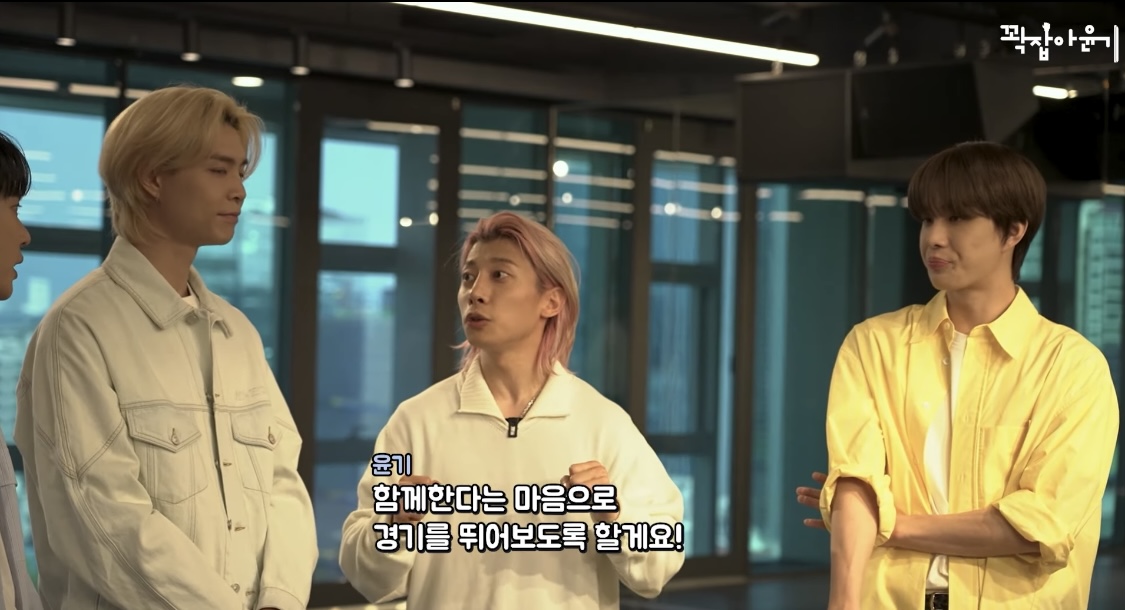 [잡담] 엔시티127 사이에서 젤 아이돌같은 머리를 한 곽윤기ㅋㅋㅋㅋㅋㅋ | 인스티즈