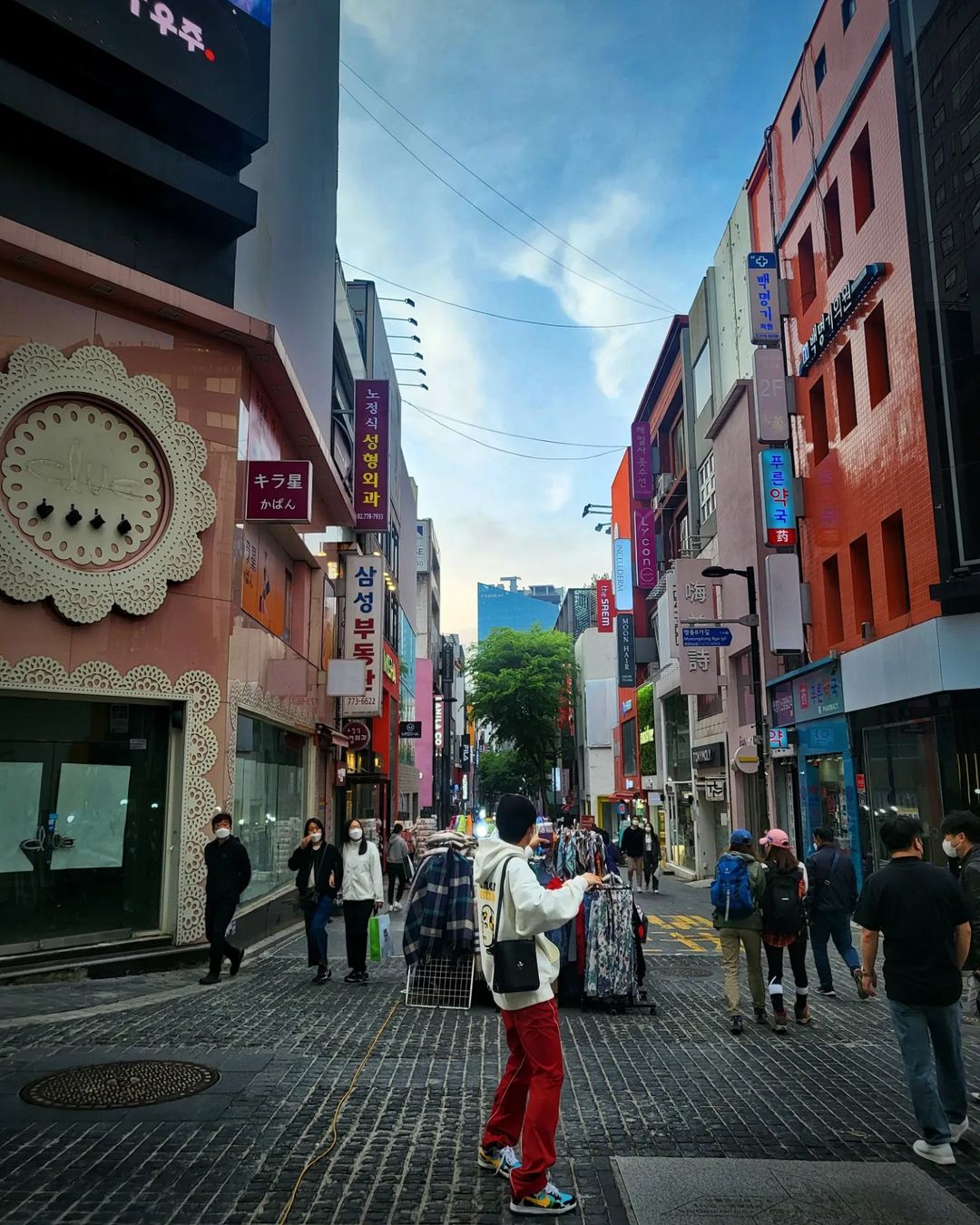 [잡담] 방탄 인스타 막 돌아다녀도 팬들 아무도 모르는거 좋아ㅋㅋㅋㅋㅋ | 인스티즈