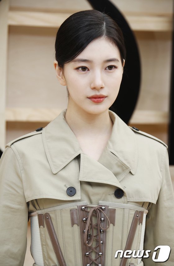 [잡담] 수지 어제 디올 패션쇼에서 착용한 렌즈 뭘까ㅠㅜㅜㅠ | 인스티즈