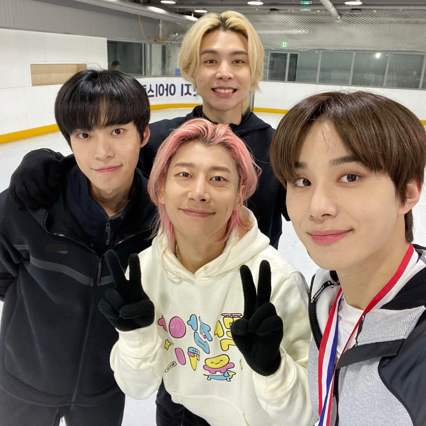 [잡담] 엔시티127 사이에서 젤 아이돌같은 머리를 한 곽윤기ㅋㅋㅋㅋㅋㅋ | 인스티즈