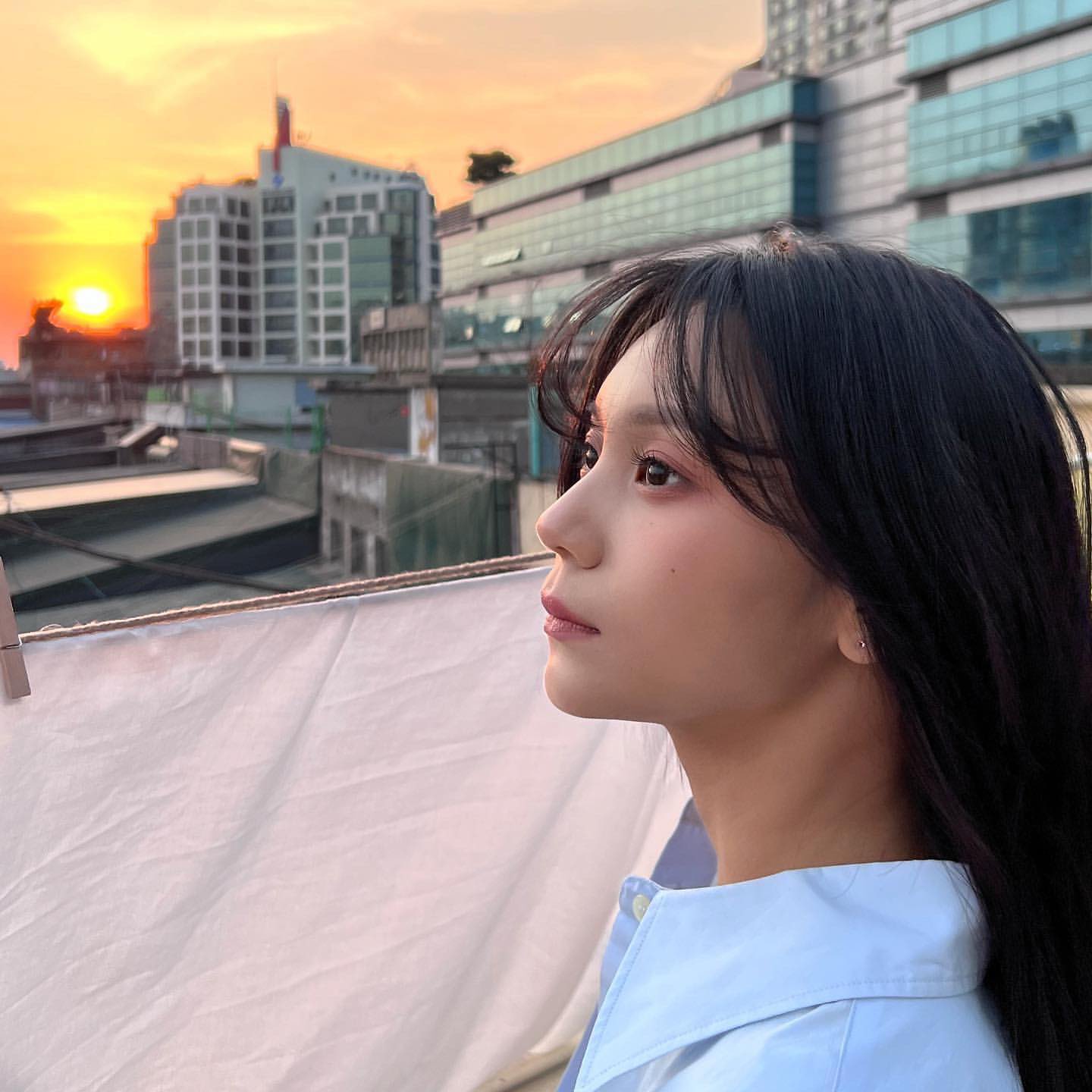 [잡담] 엄지는 진짜 젖살 빠지고 성숙해지면서 분위기가 미친거같아 | 인스티즈