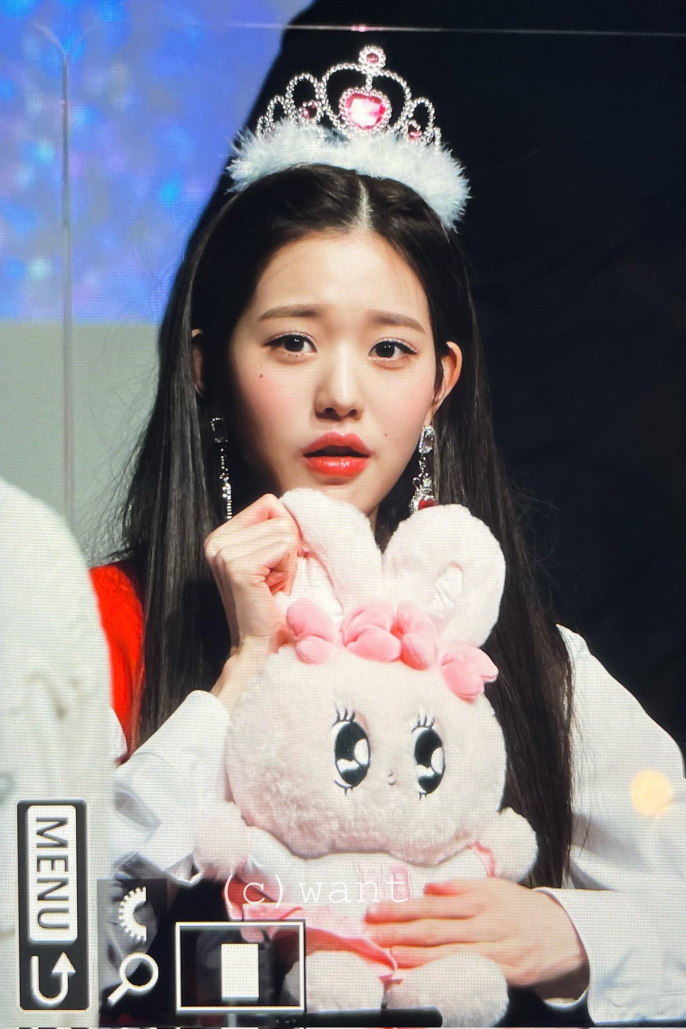 [잡담] 아 원영이 인형 치마 벗겨져서 놀란표정볼사람 | 인스티즈