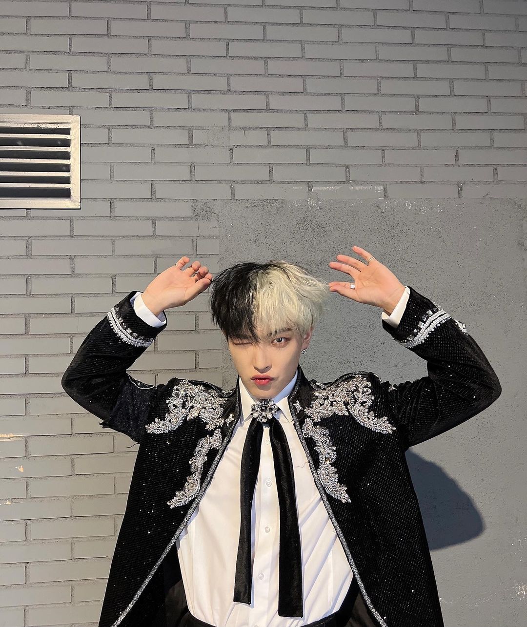 [잡담] 이 머리로 자켓 찍어놨으려나 | 인스티즈