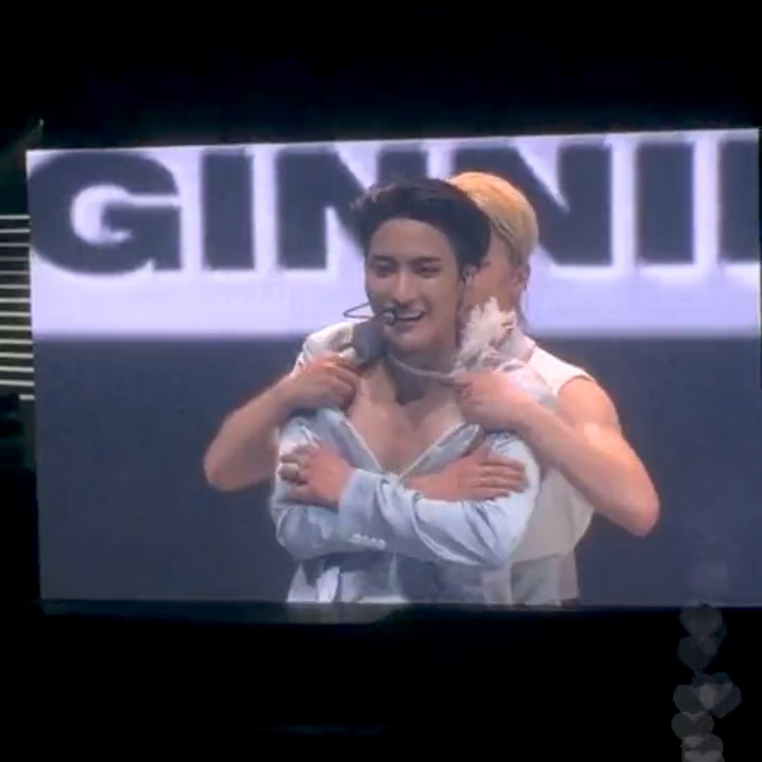 [잡담] 아놔 이 장꾸들 멤버들 옷 냅다 벗기는 거 봐 | 인스티즈