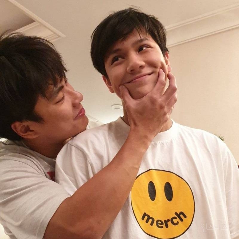 [BL드라마] 계속 주연만 맡던 배우가 대신 죽어줄 수도 있는 찐친이랑 첫 벨드를 찍음 (스압,후방주의) | 인스티즈