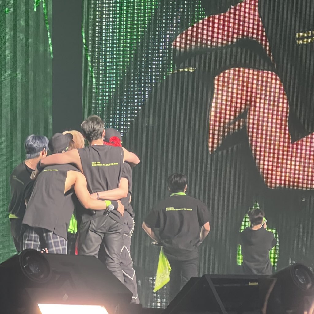 [잡담] 강아지 들고가는 돼끼 | 인스티즈