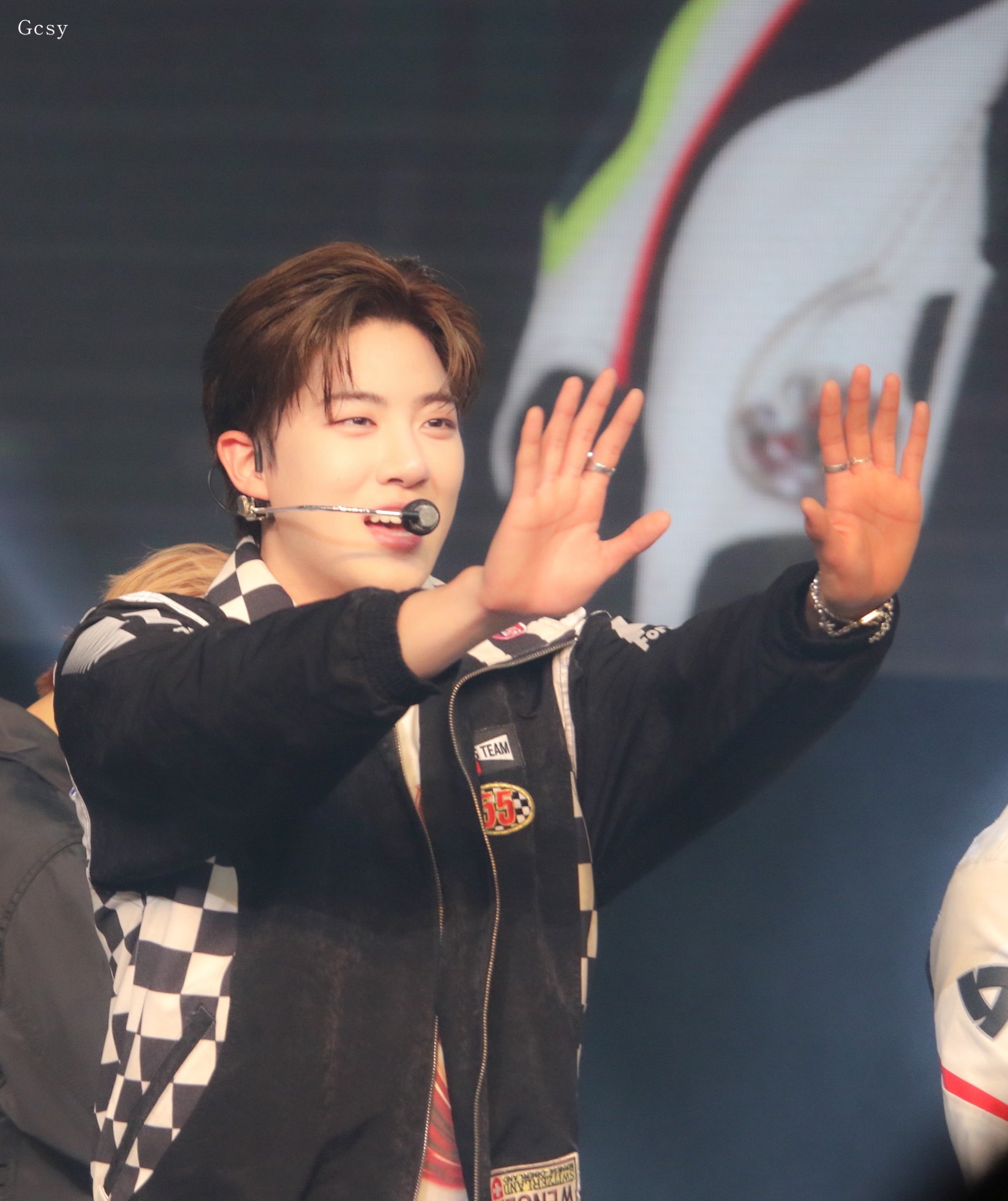 [잡담] 귀 말랑말랑해서 접히는거 진짜 귀엽지않아..? | 인스티즈