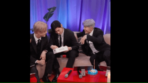 [잡담] 멤버들의 뽀뽀사랑을 받는 차은우 귀엽넼ㅋㅋㅋㅋ | 인스티즈