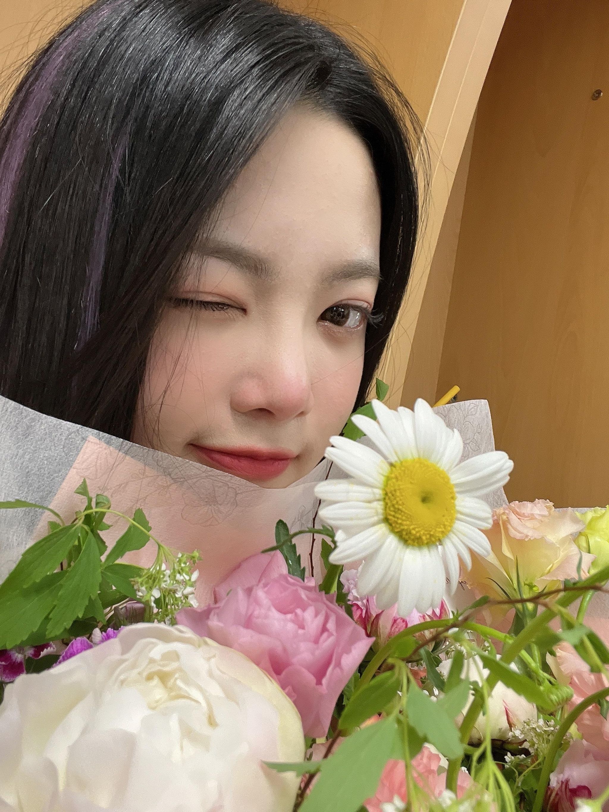 [잡담] 은채 채원 윤진 카즈하 셀카 뜸💖 | 인스티즈