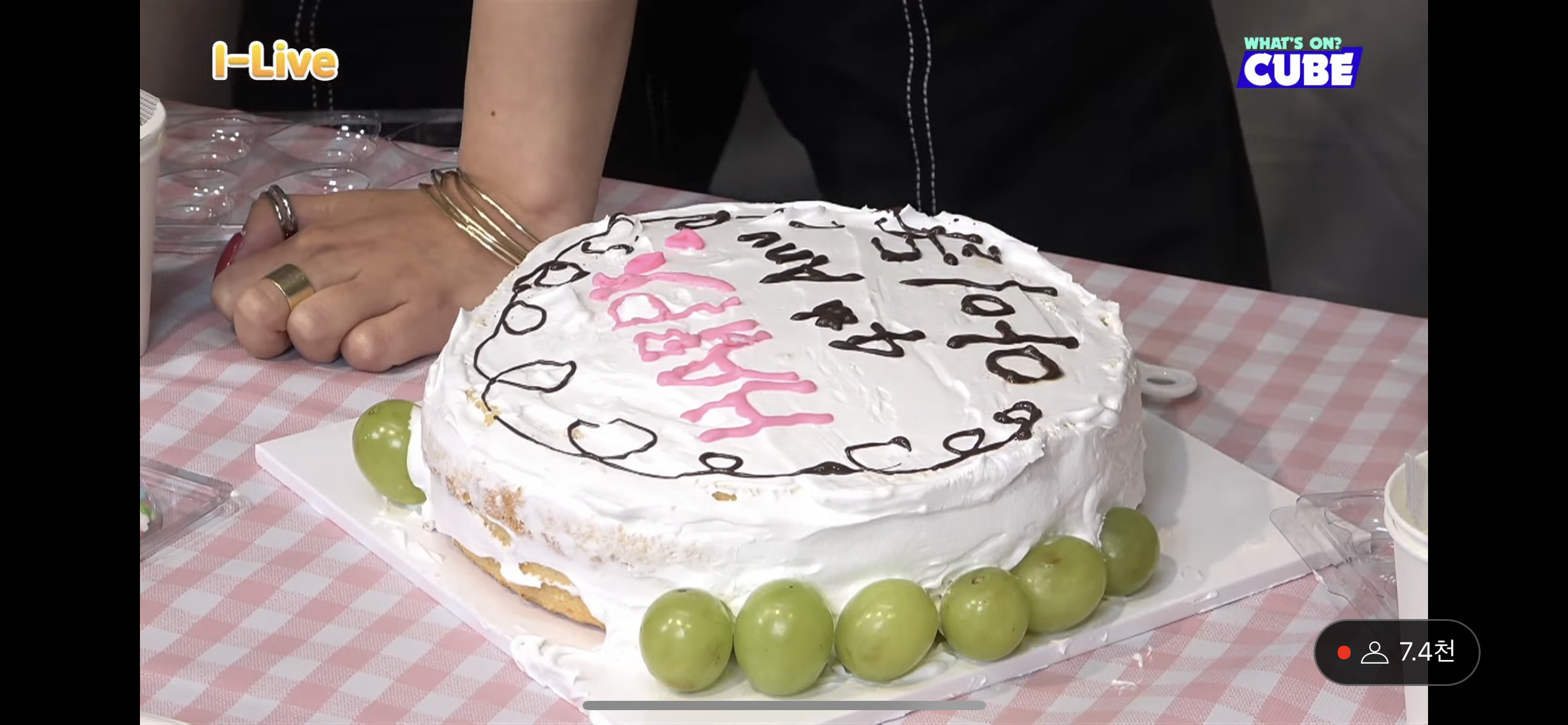 [잡담] 아이들 4주년 케이크... 이거맞아? | 인스티즈