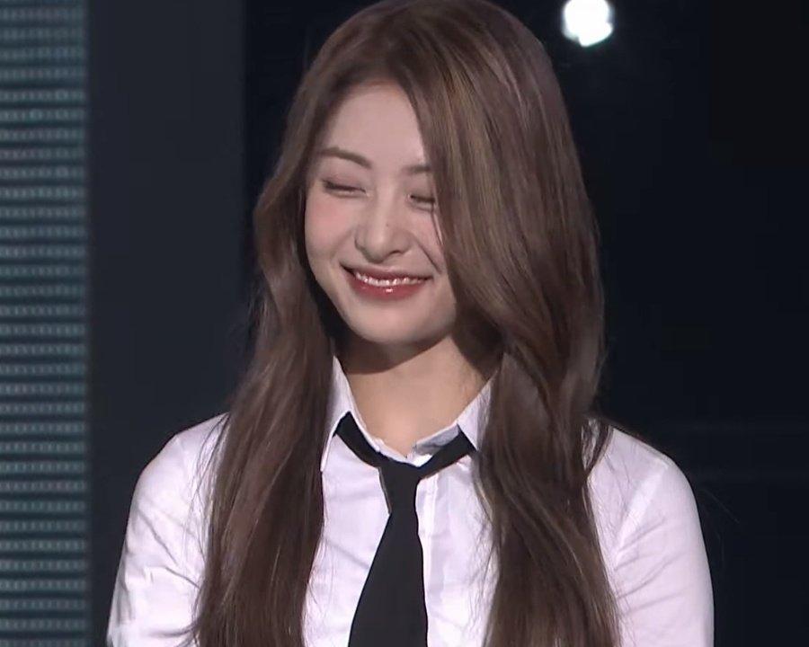 [잡담] 허윤진 진짜 매력있게 예쁘다 | 인스티즈