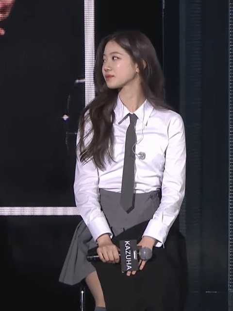 [잡담] 카즈하 이 움짤 진짜 개예버서 잠깐 무릎 꿇었음…,,.. | 인스티즈