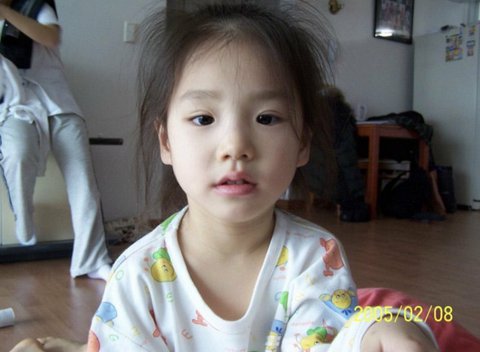 [잡담] 이달의 소녀 희진 진짜 그대로 자랐구나 내가 본 애기 때 사진들 중에 역대급 얼굴 복붙이아 | 인스티즈