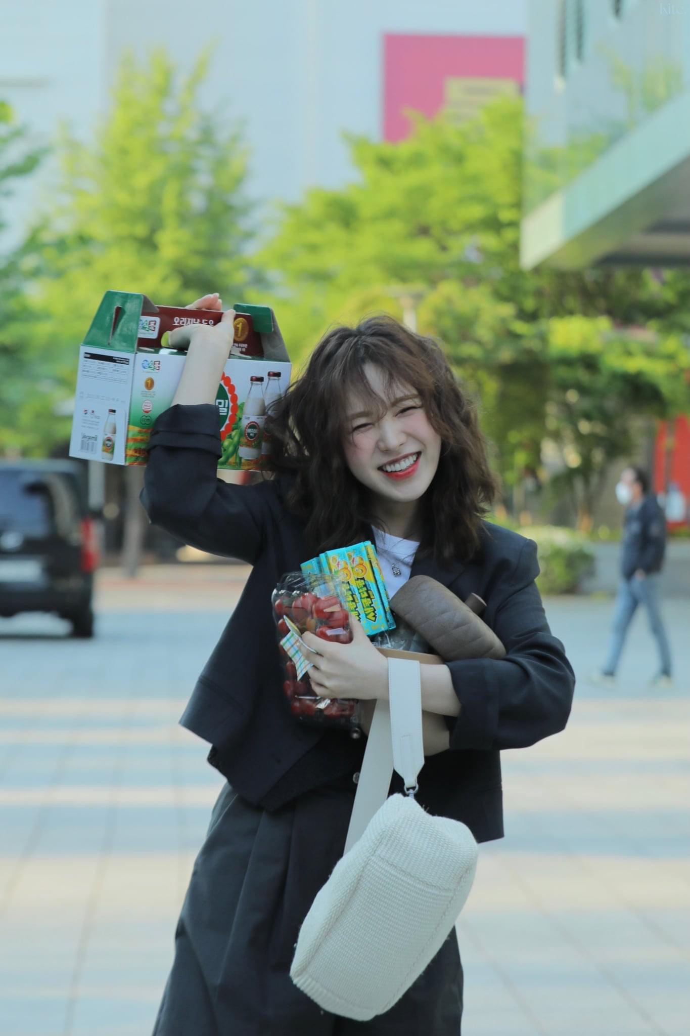 [잡담] 웬디 이 가방 정보 아는 사람 ?! | 인스티즈