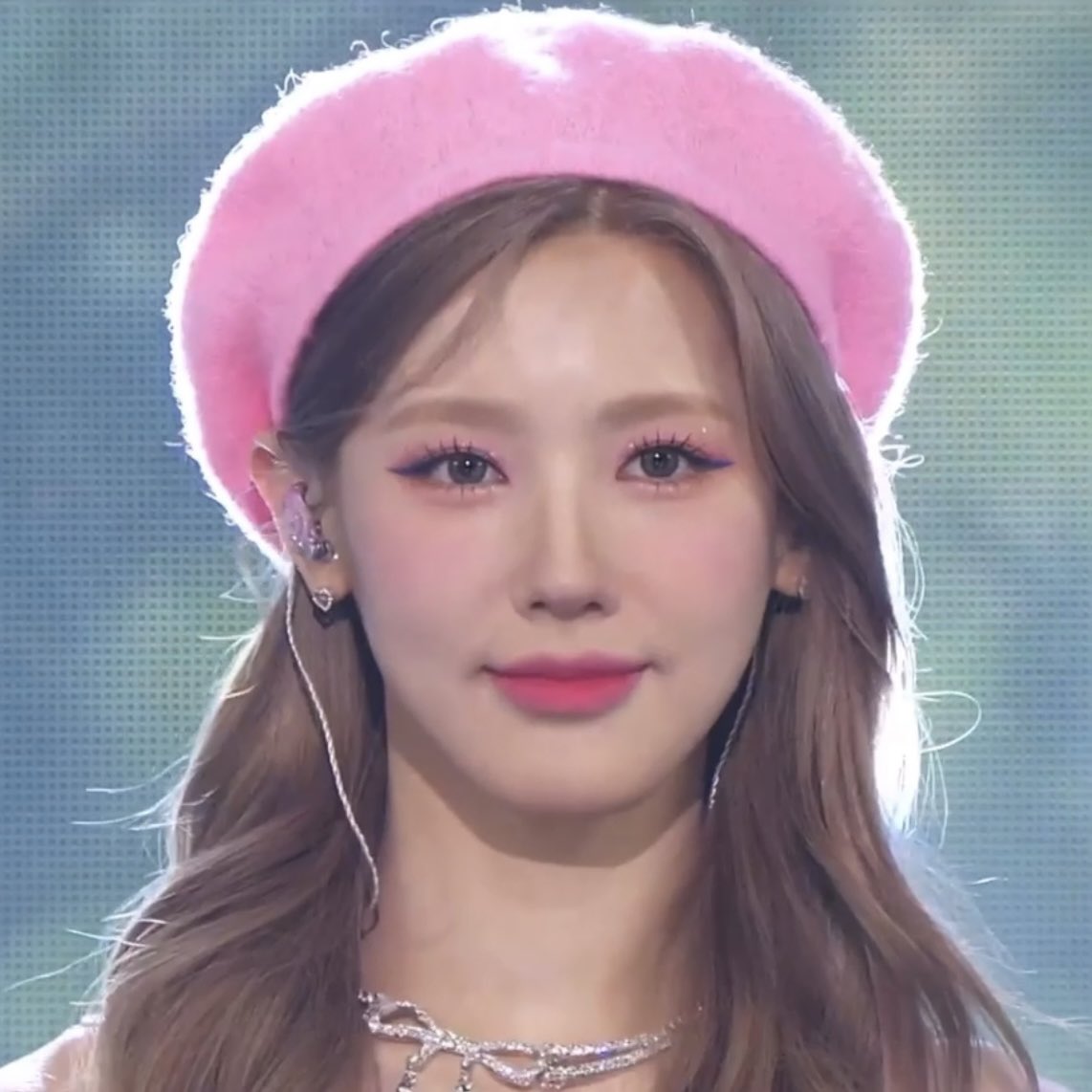 [잡담] 보라색 아이라인이 이렇게 잘 어울릴 일이야?? | 인스티즈