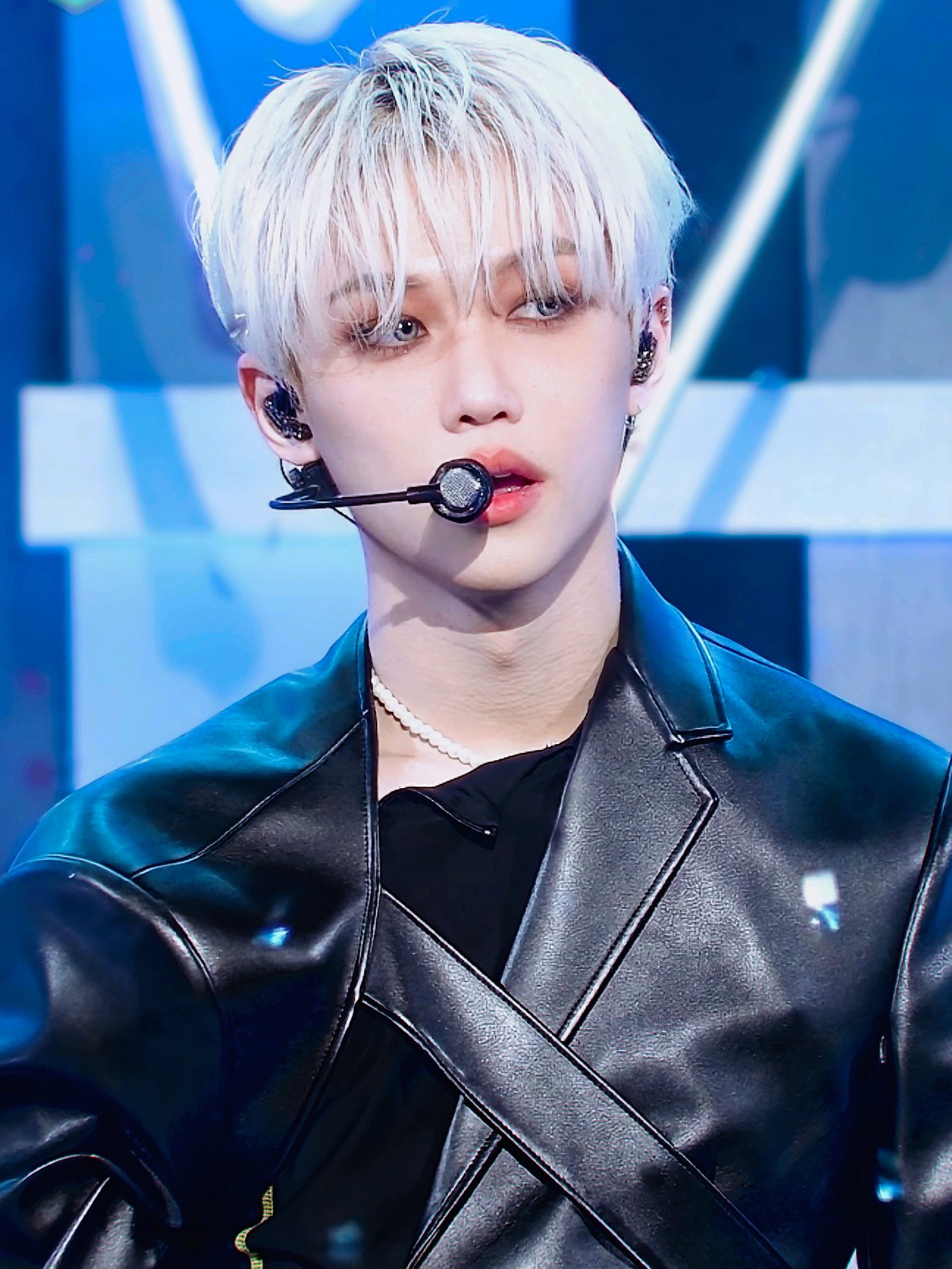 [잡담] 용복이 빨리 흑발로 화보든 뭐든 하나 찍었으면 좋겠어 | 인스티즈