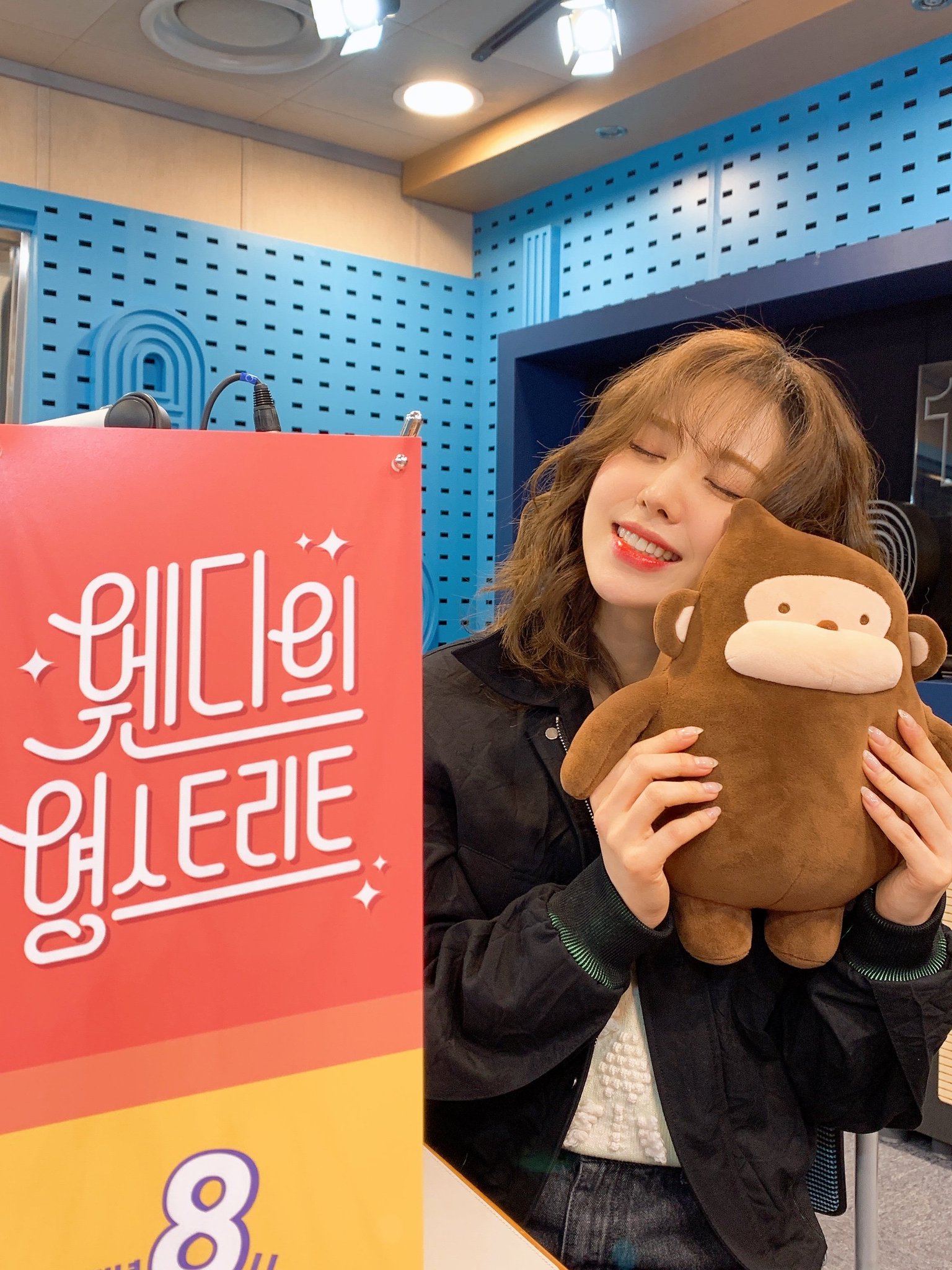 [잡담] 웬디 이런 빤딱한 입술 어케 바르는 거야? | 인스티즈