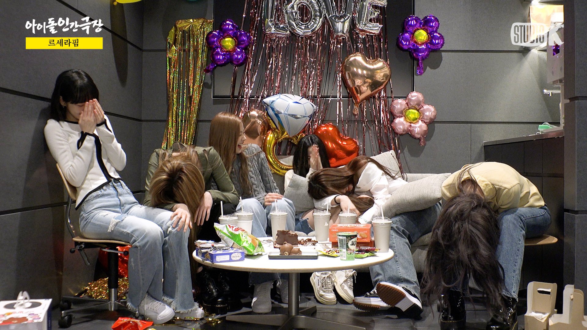 [잡담] 르세라핌 다 엎드려있어서 마피아하는줄 알았는데 | 인스티즈