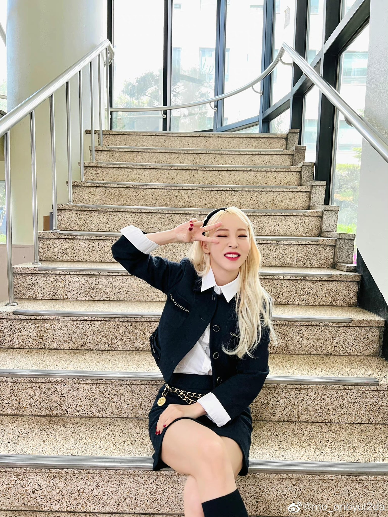 [잡담] 문별 무대의상으로 옷 다양하게 입는거 너무 좋아 | 인스티즈