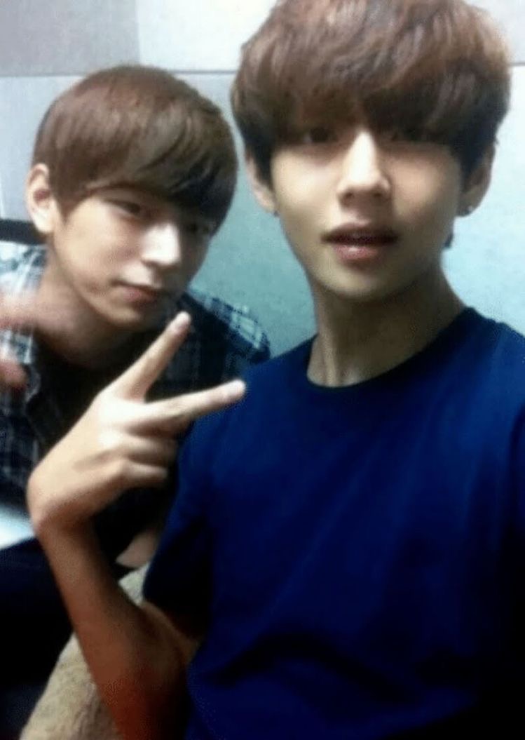 [잡담] 뷔 과거사진 완젼 싸이월드 냄새나 | 인스티즈