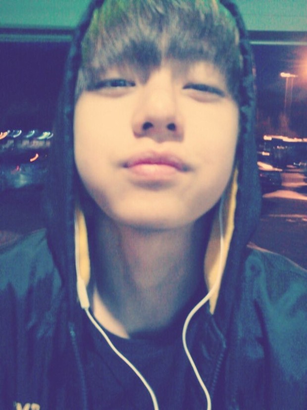 [잡담] 뷔 과거사진 완젼 싸이월드 냄새나 | 인스티즈