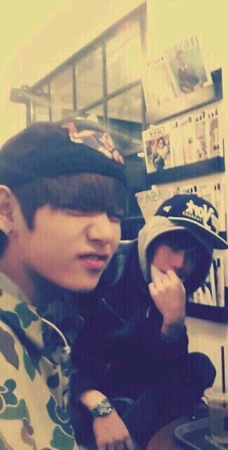 [잡담] 뷔 과거사진 완젼 싸이월드 냄새나 | 인스티즈