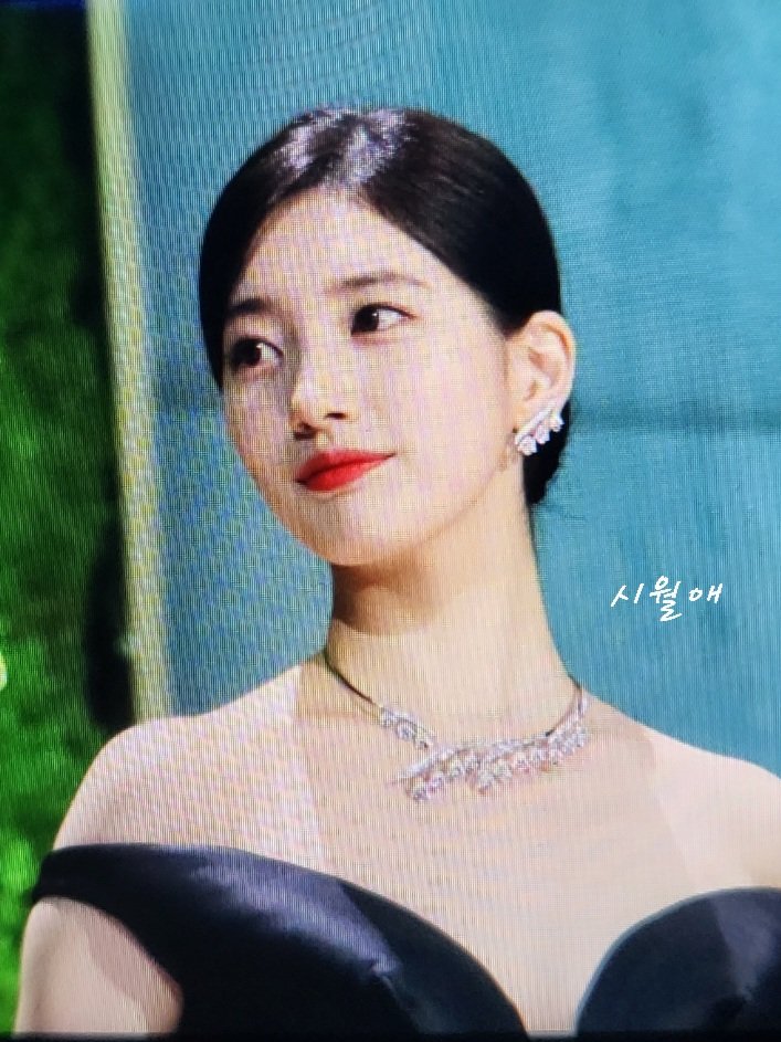 [잡담] 수지 오늘 1부는 화려 2부는 청순같음 | 인스티즈